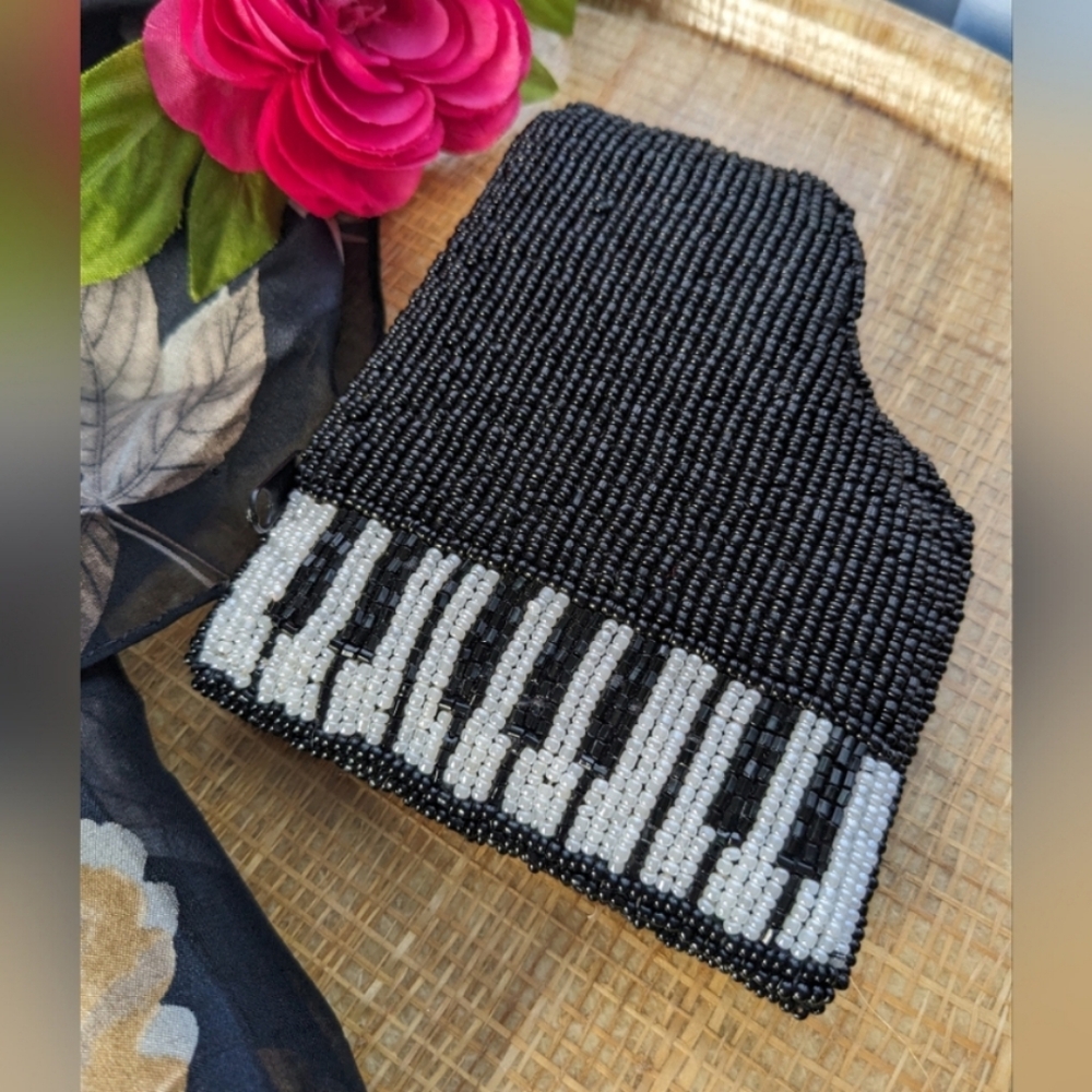 Grand Piano Beaded Zipper Change Purse